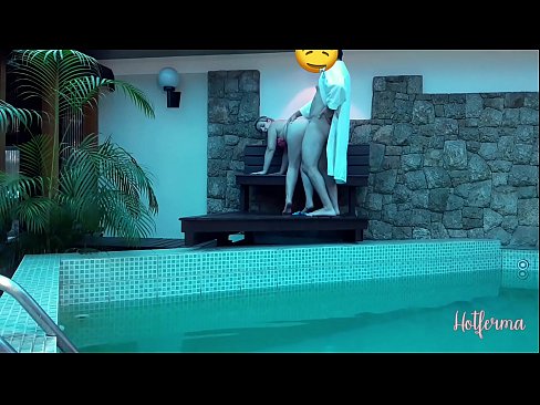 ❤️ Bulla ancillam ad piscinam invitat, sed fervido resistere non potuit Porno  at la.shufflesex-com.ru